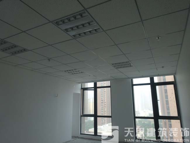 600乘600礦棉板吊頂，600乘600格柵燈